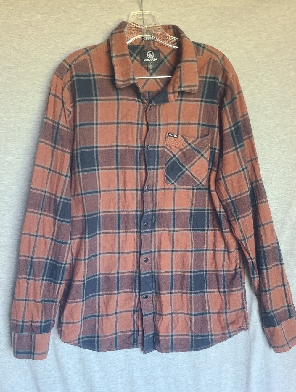 Volcom Men's Caden Button Up Plaid Flannel Shirt Size Men's LARGE MODERN Fit